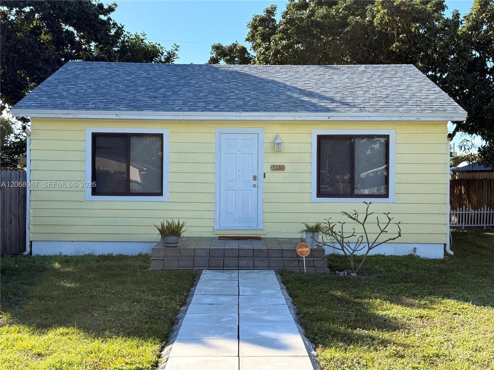 2330 Scott St, Hollywood FL 33020 photo 2