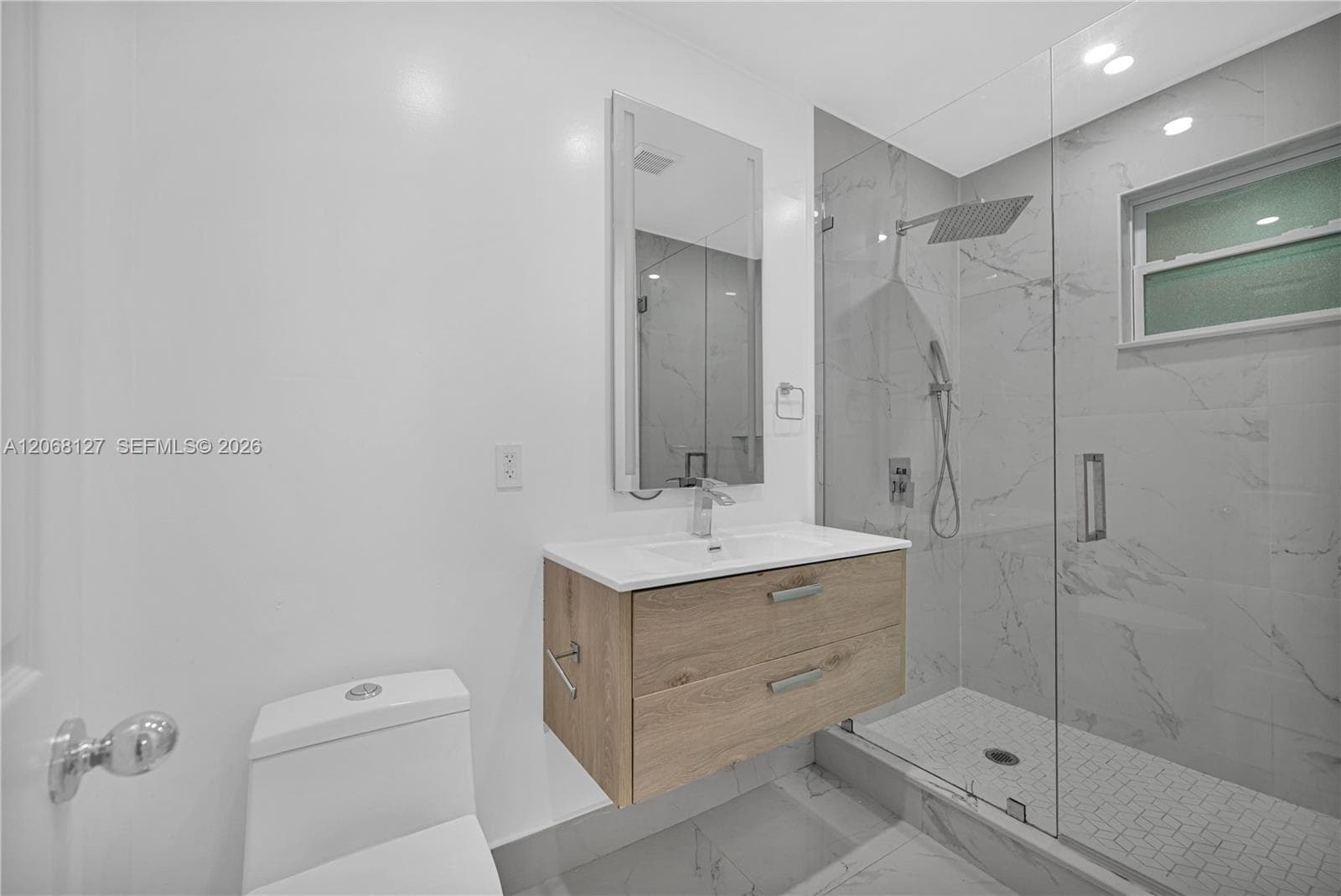 451 E 37st, Hialeah FL 33013 photo 4