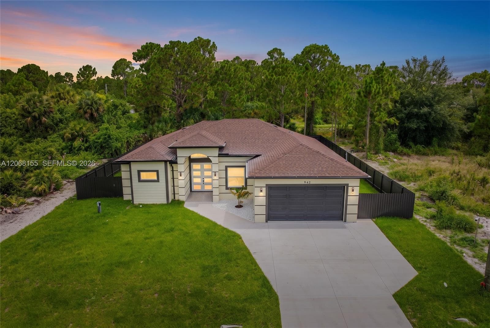 942 E KANUGA ST, Lehigh Acres FL 33974 photo 2