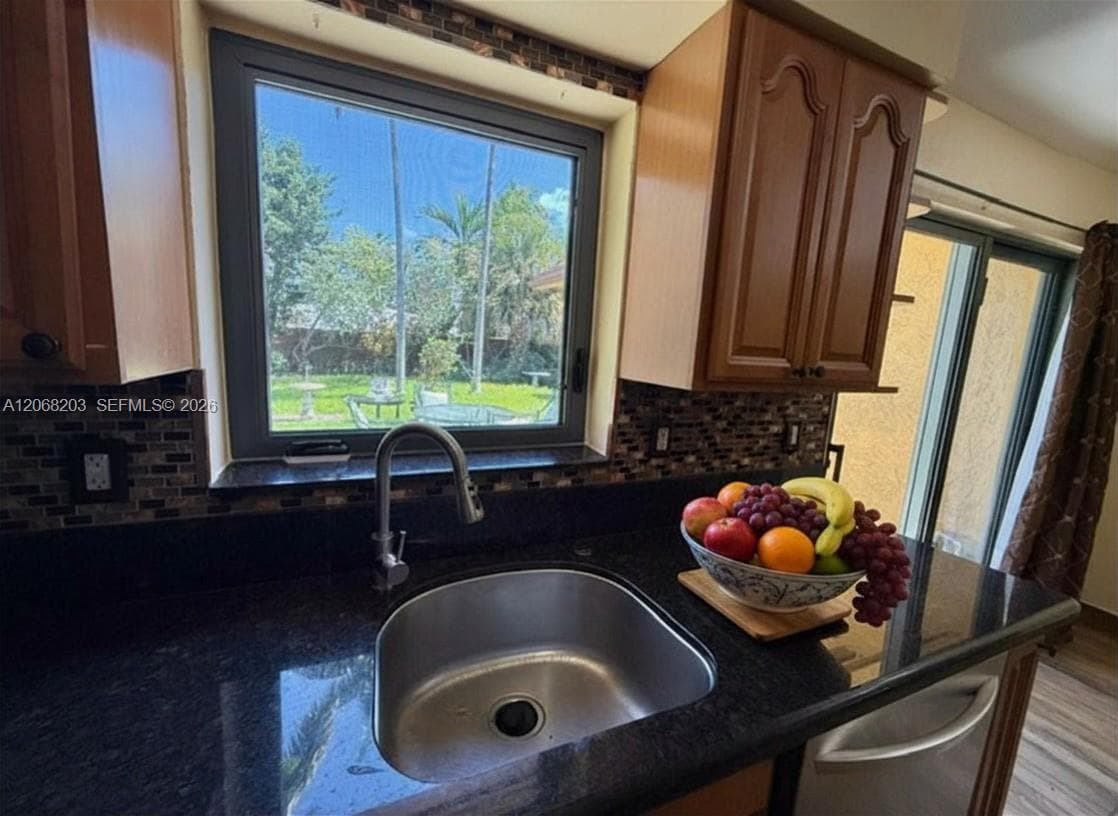 1124 NE 7th St, Hallandale Beach FL 33009 photo 4