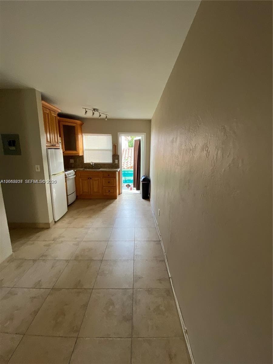 1607 Michigan Ave # 7, Miami Beach FL 33139 photo 2