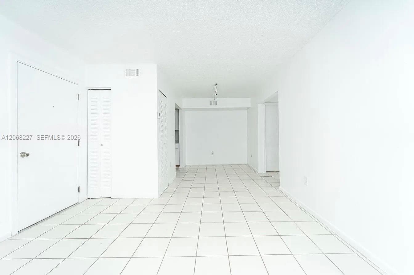 576 NW 114th Ave # 203, Sweetwater FL 33172