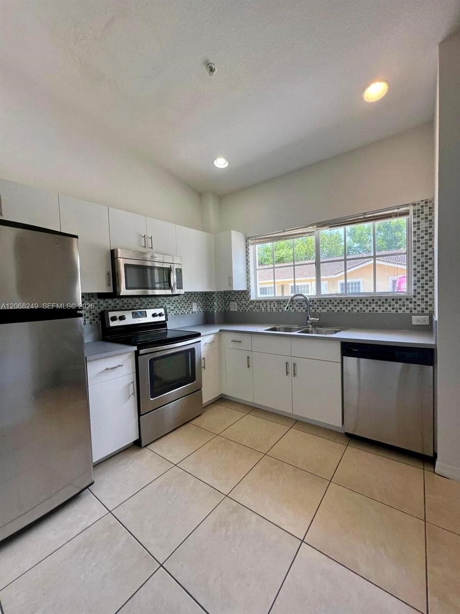 3824 SW 48th Ave # 3824, Hollywood, FL 33023 photo 2