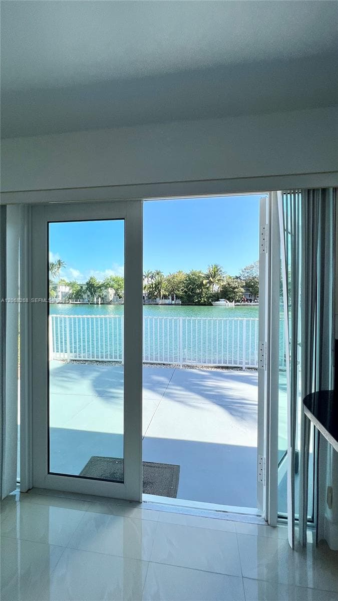 8227 Crespi Blvd # 4, Miami Beach FL 33141
