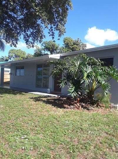 223 SE 14TH Place, Deerfield Beach FL 33441 photo 2