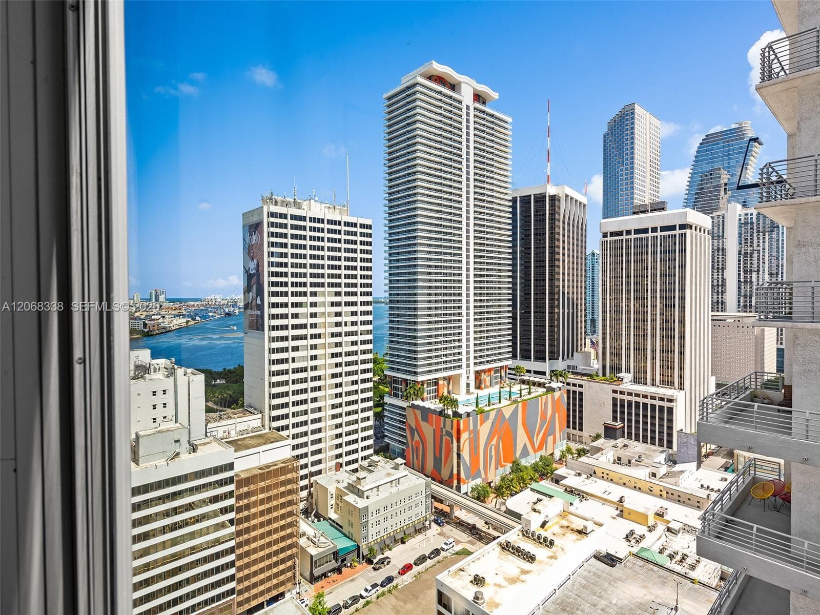 227 NE 2nd St # 2501, Miami FL 33132 photo 2