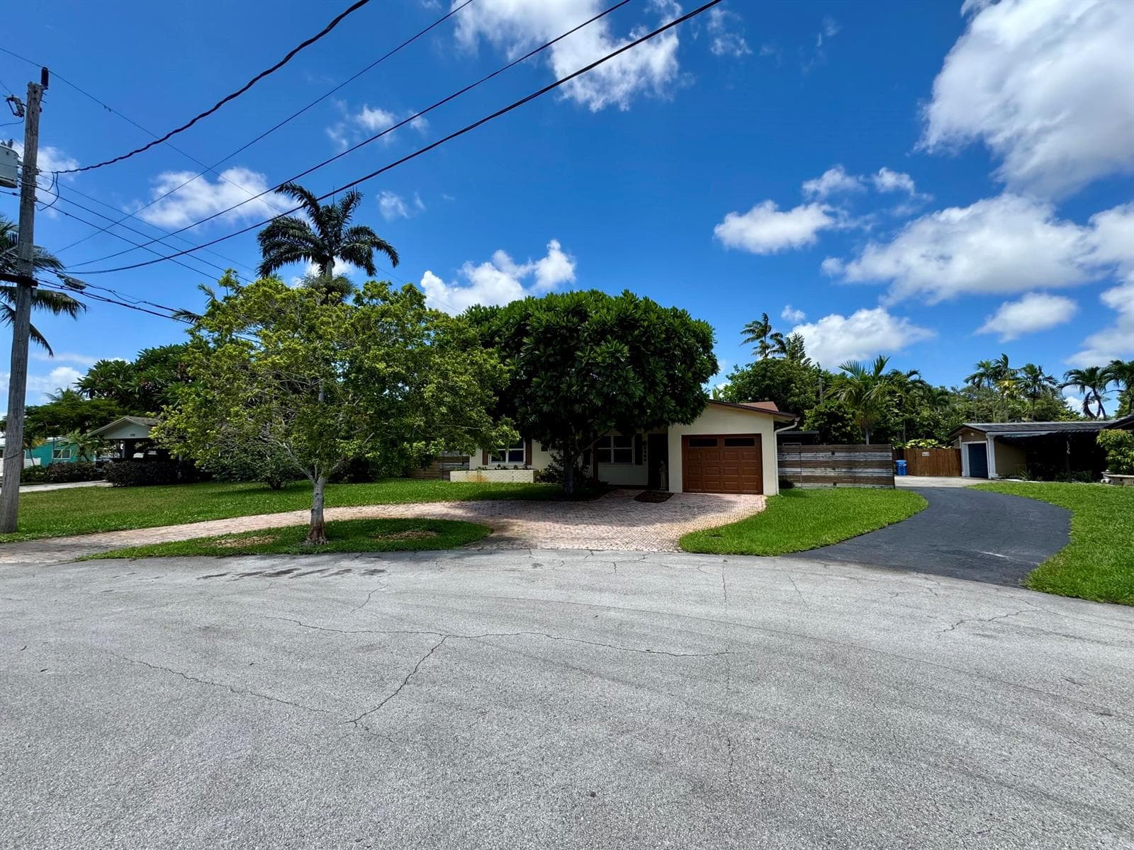 1785 NW 39TH Place, Oakland Park FL 33309 photo 2