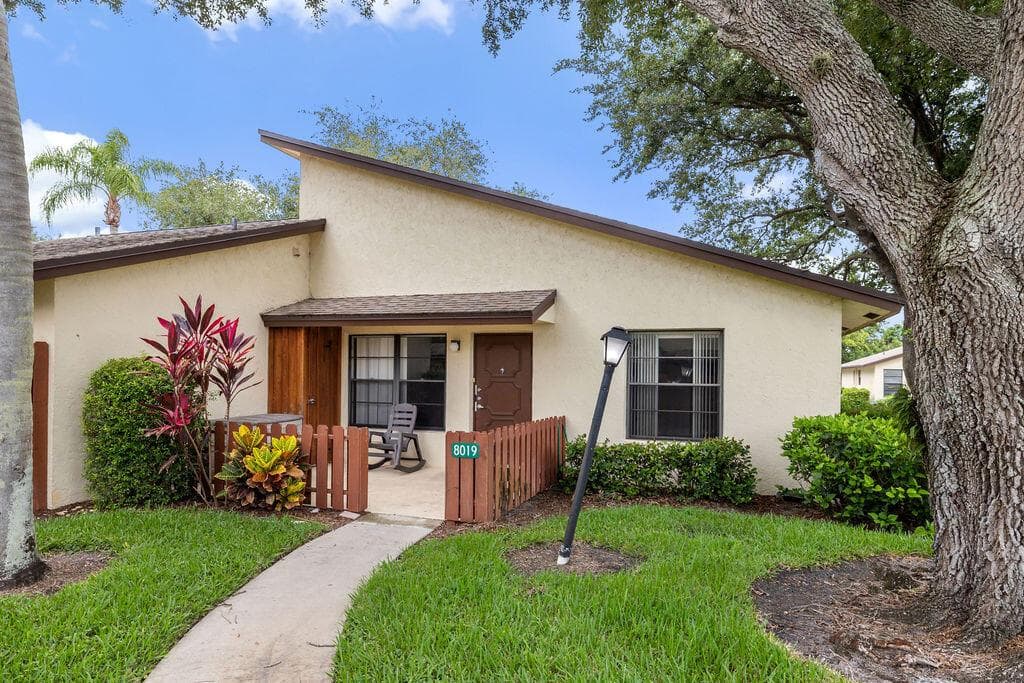 8019 SE Villa Circle, Hobe Sound FL 33455 photo 2