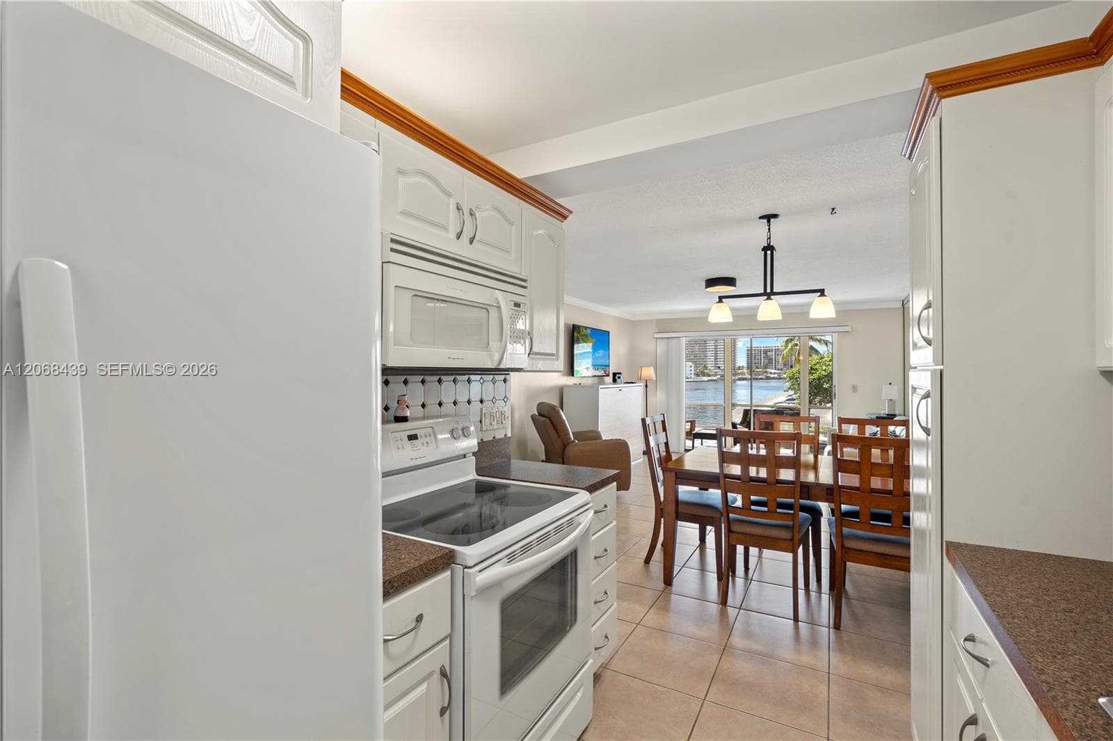 2600 Diana Dr # 208, Hallandale Beach FL 33009 photo 5