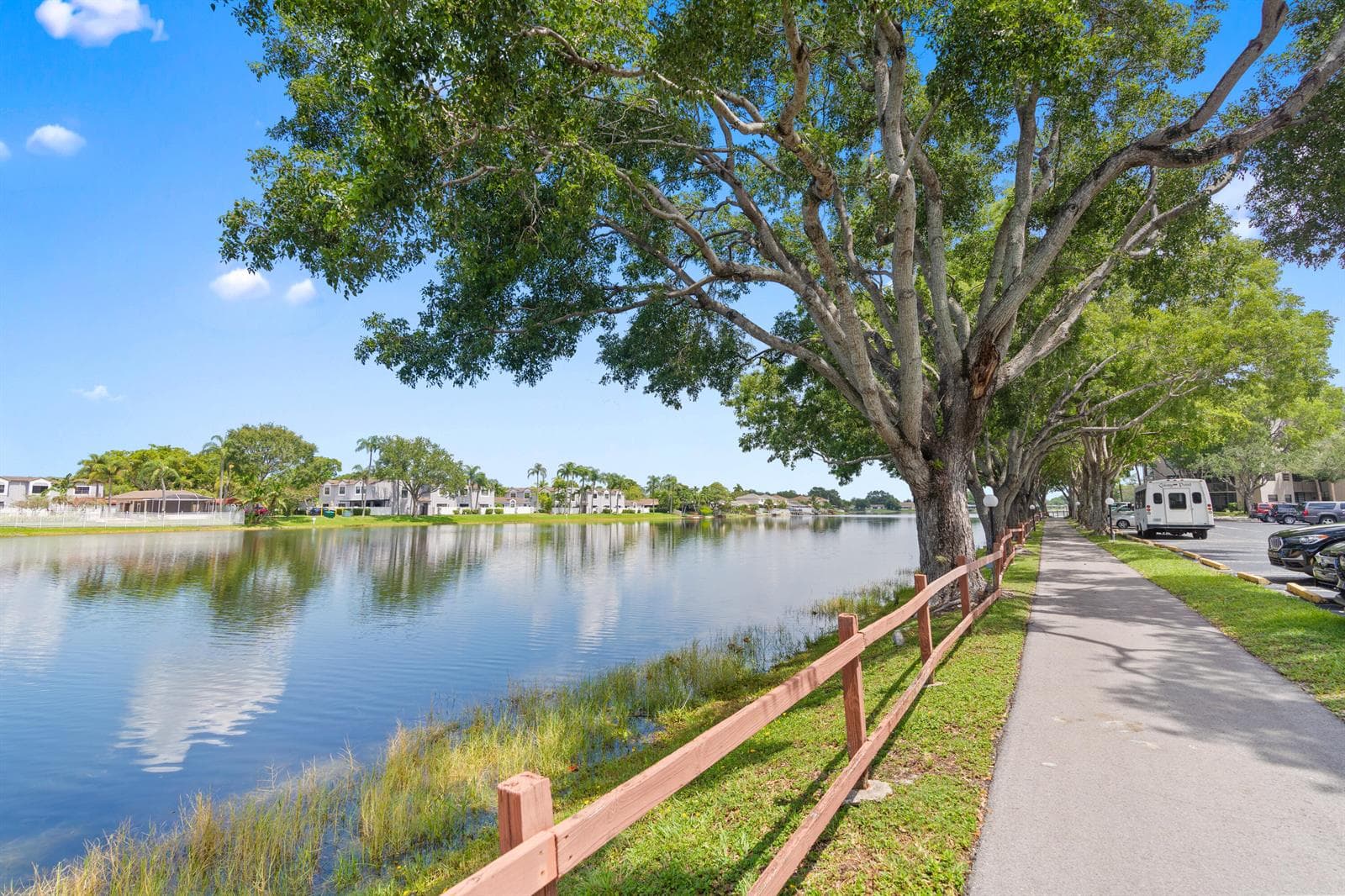 900 COLONY POINT Circle # 511, Pembroke Pines FL 33026 photo 5