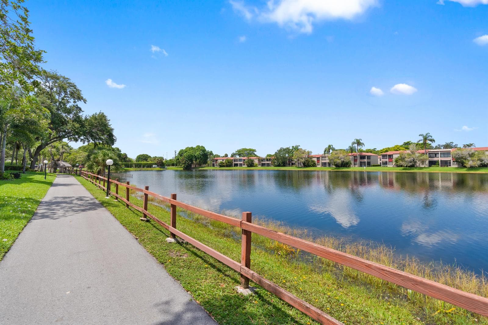 900 COLONY POINT Circle # 511, Pembroke Pines FL 33026 photo 4
