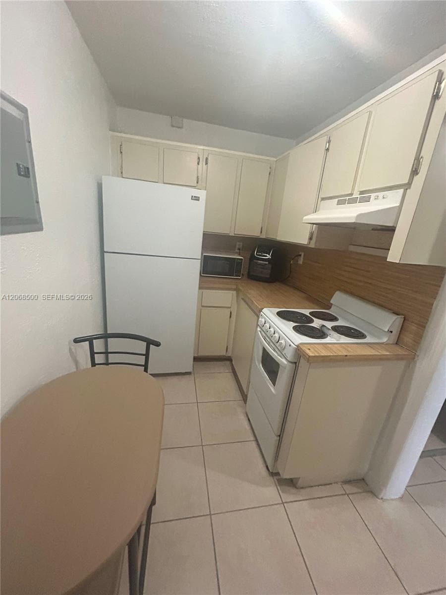 6950 Miami Gardens Dr # 2-117A, Hialeah FL 33015 photo 2