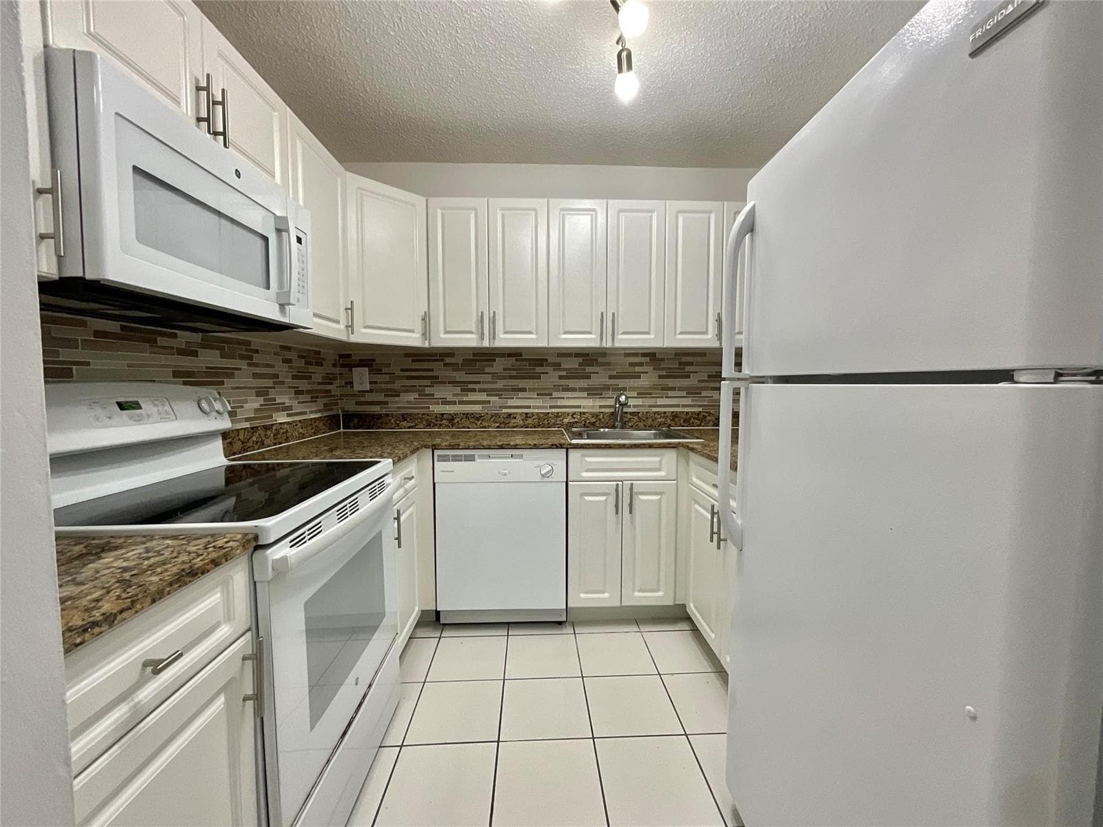9517 Fontainebleau Boulevard # 501-604, Miami, FL 33172
