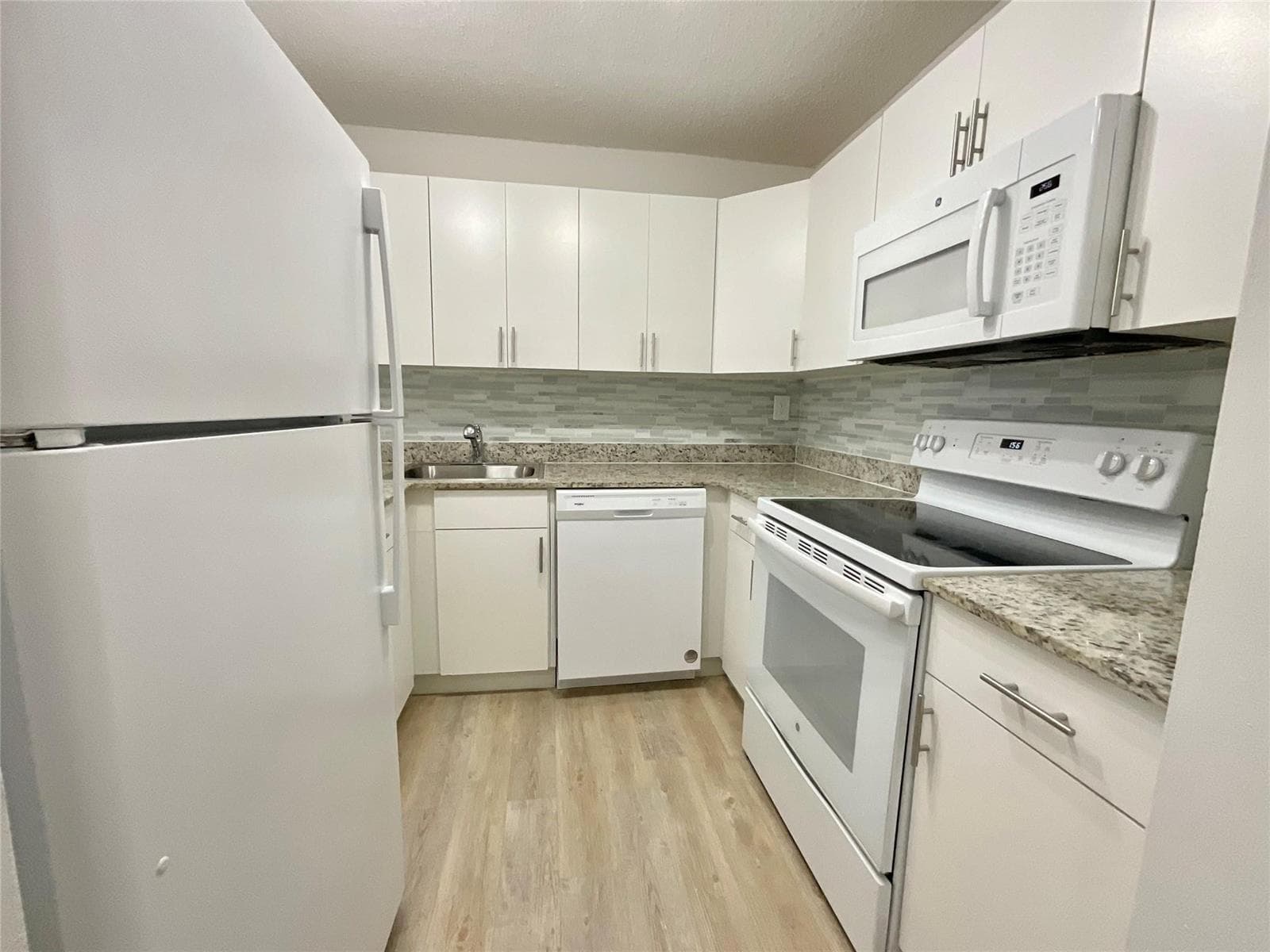 9517 Fontainebleau Boulevard # 531-405, Miami, FL 33172