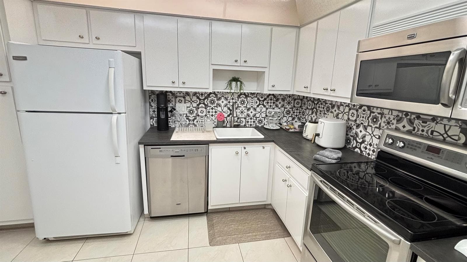 605 OAKS Drive # 503, Pompano Beach FL 33069 photo 2