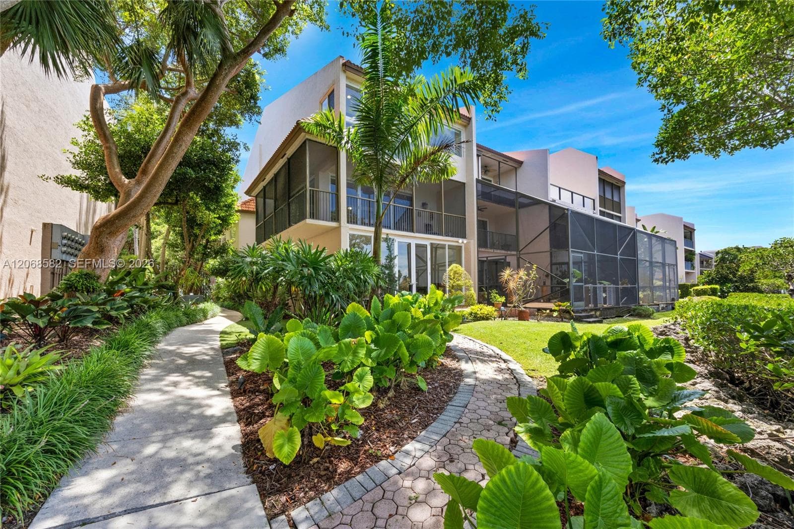 5996 Paradise Point Dr, Palmetto Bay FL 33157 photo 2