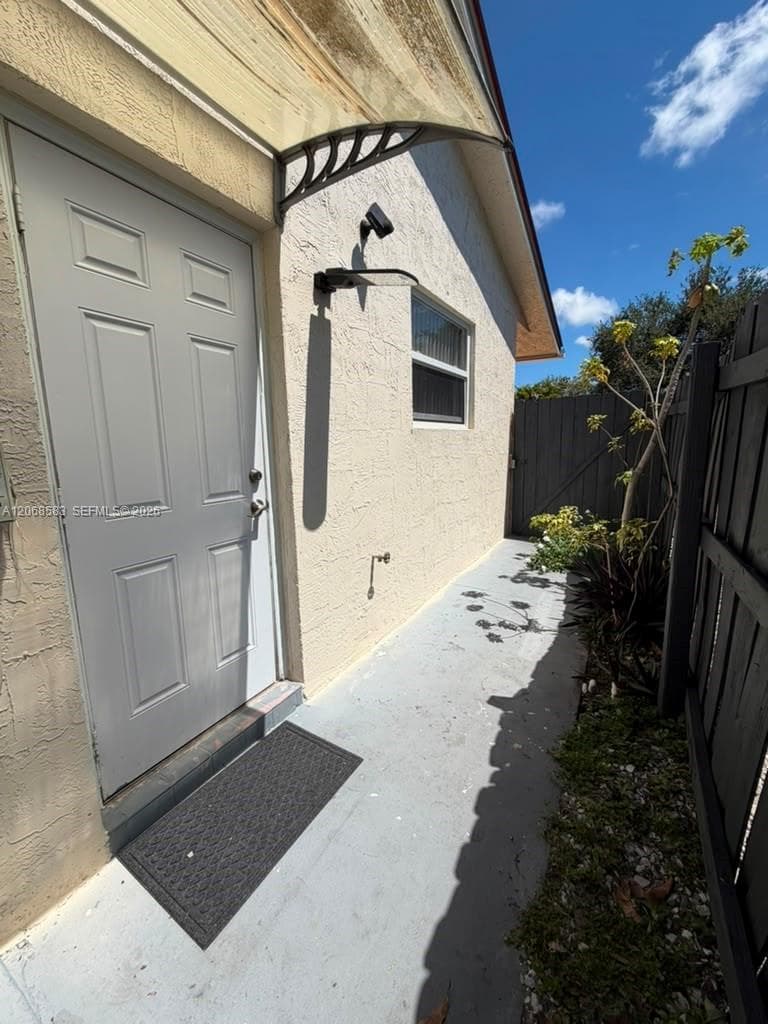 1725 SW 32nd St # 0, Fort Lauderdale FL 33315 photo 2