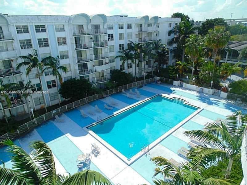 498 NW 165th St # D-501, Miami FL 33169