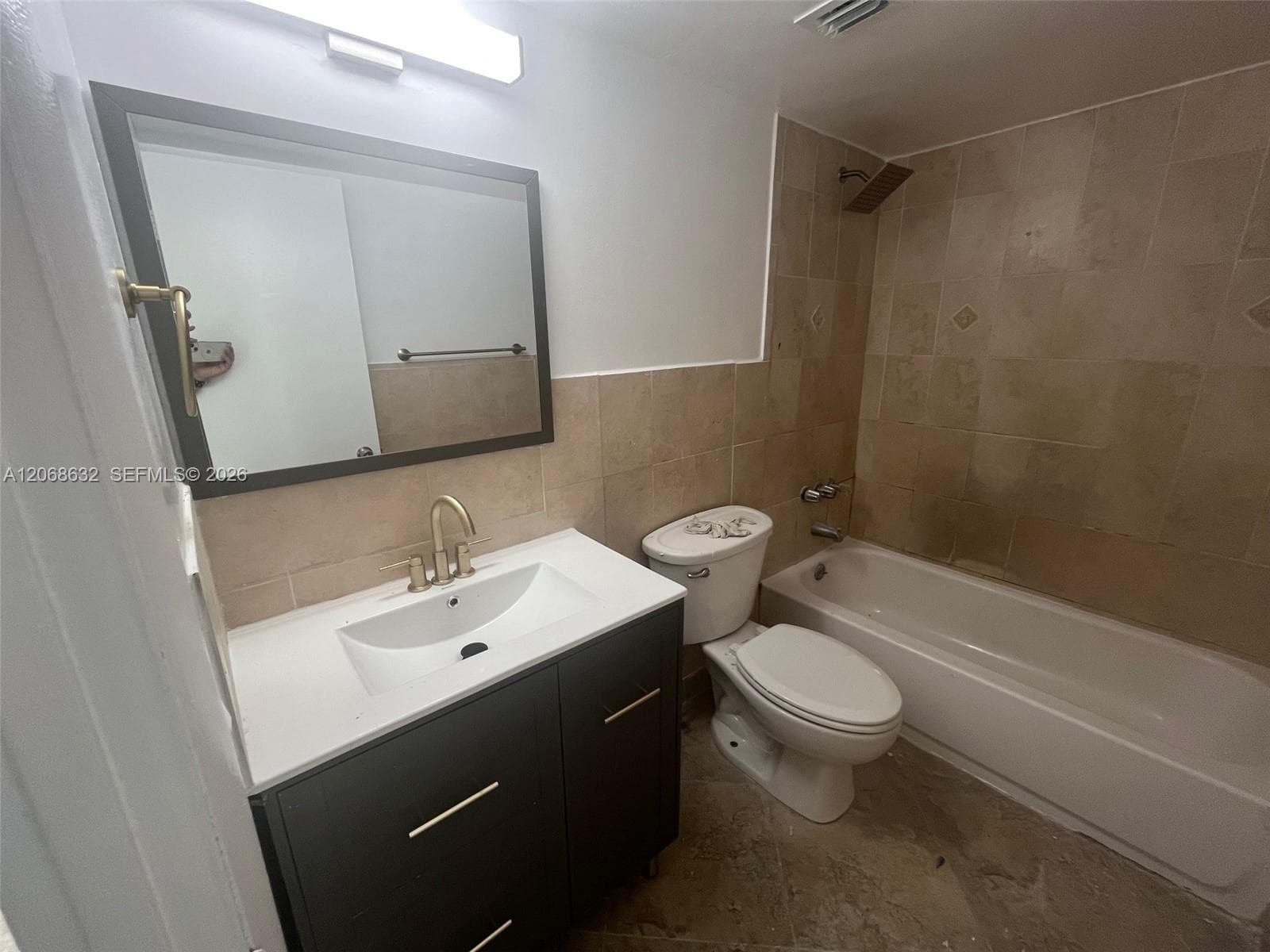 498 NW 165th St # D-501, Miami FL 33169 photo 4