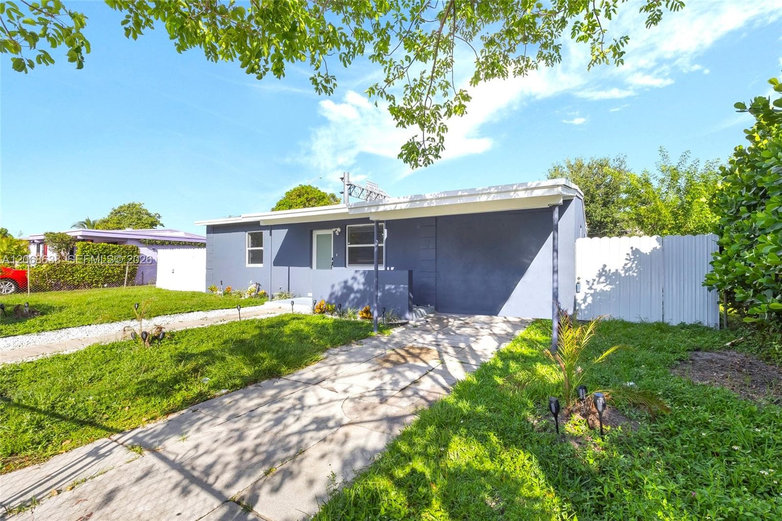 1854 Lauderdale Manor Dr, Fort Lauderdale FL 33311 photo 2