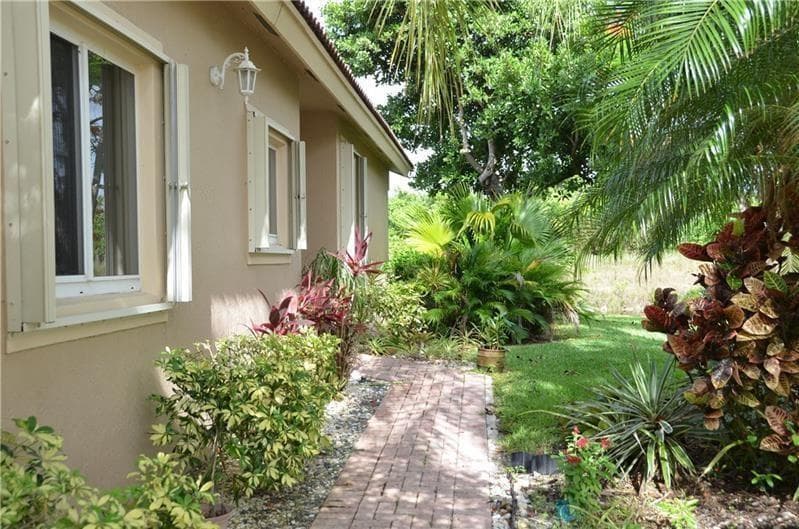 5766 NW 127th Terrace, Coral Springs FL 33076 photo 2