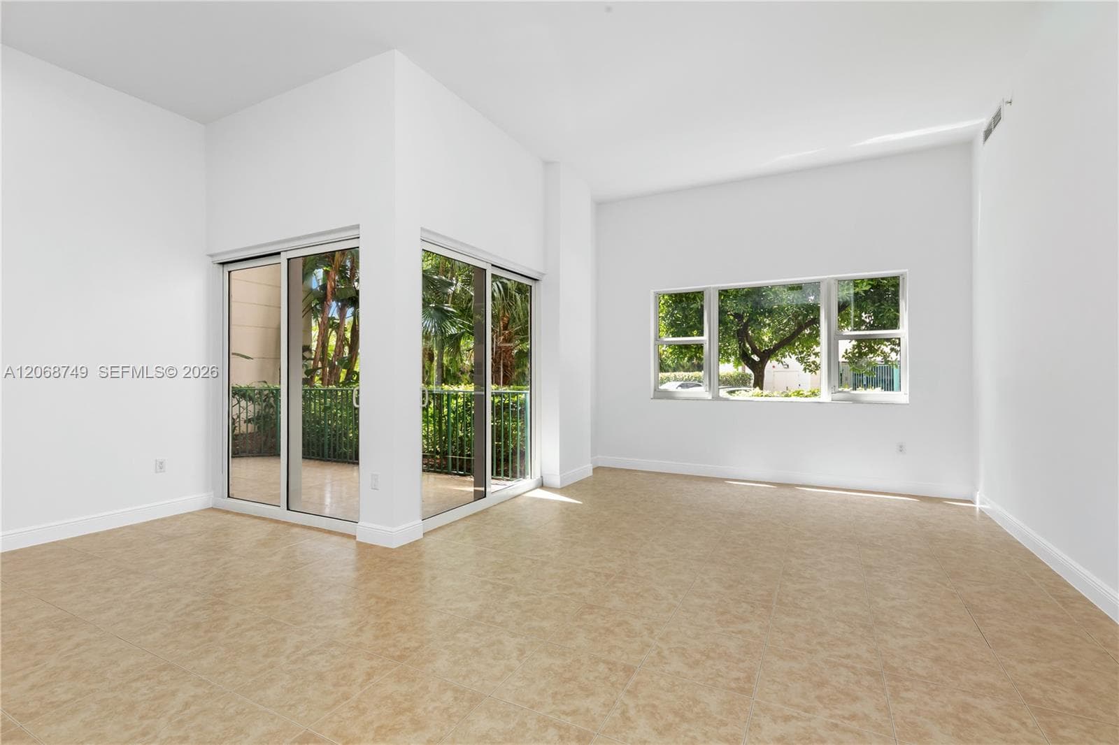 19900 E Country Club Dr # 104, Aventura FL 33180 photo 5
