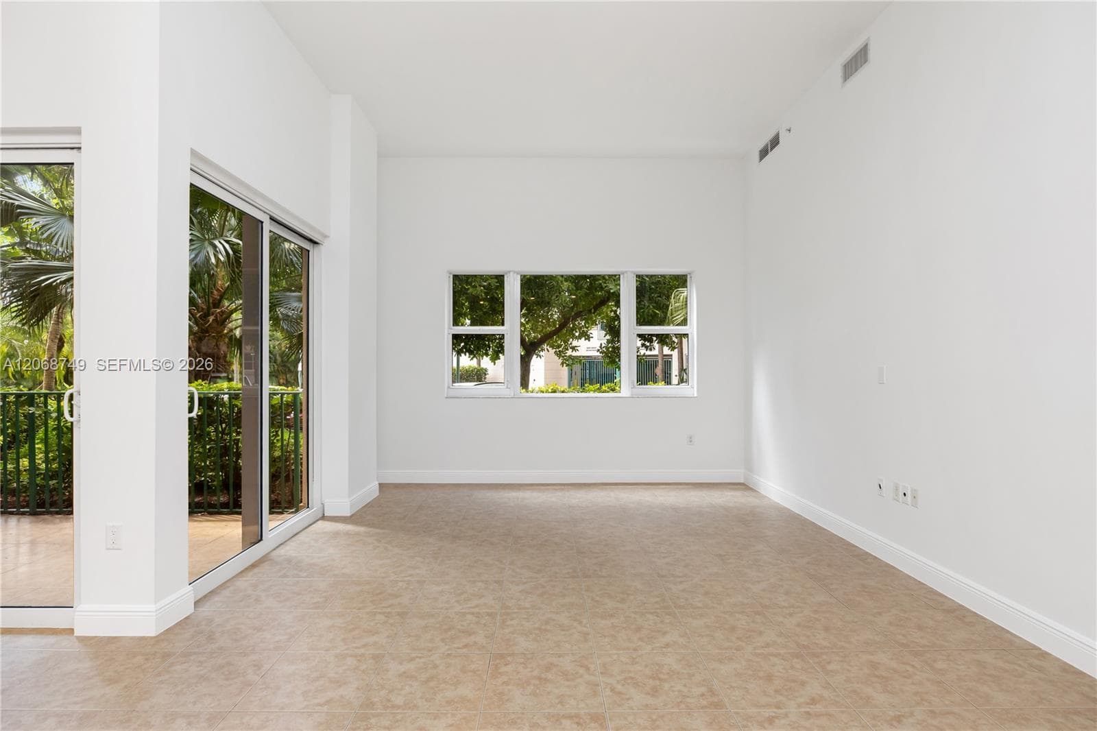 19900 E Country Club Dr # 104, Aventura FL 33180 photo 4