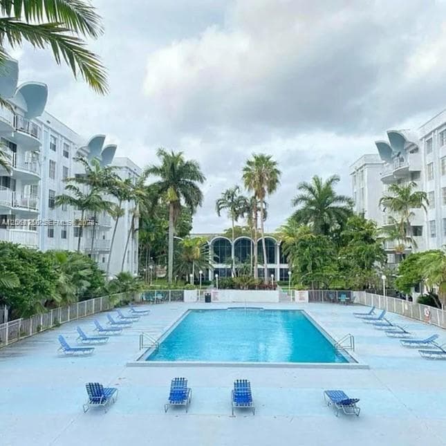 492 NW 165th St Rd # 415, Miami FL 33169