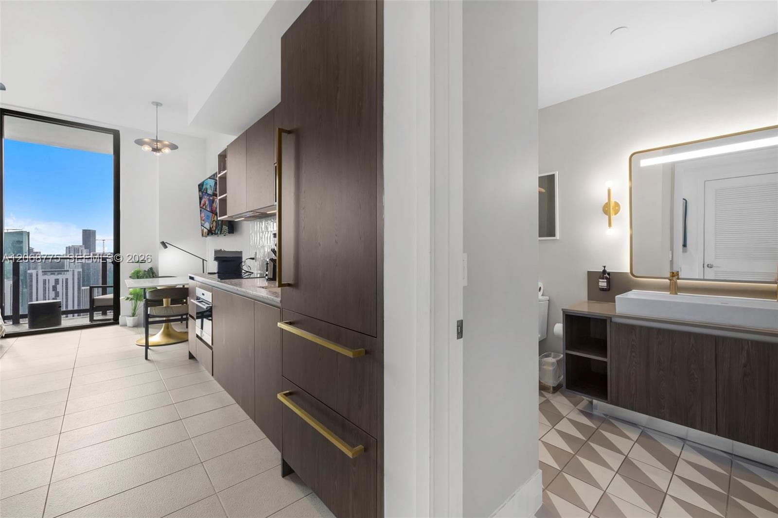 159 NE 6th St # 4910, Miami FL 33132 photo 4