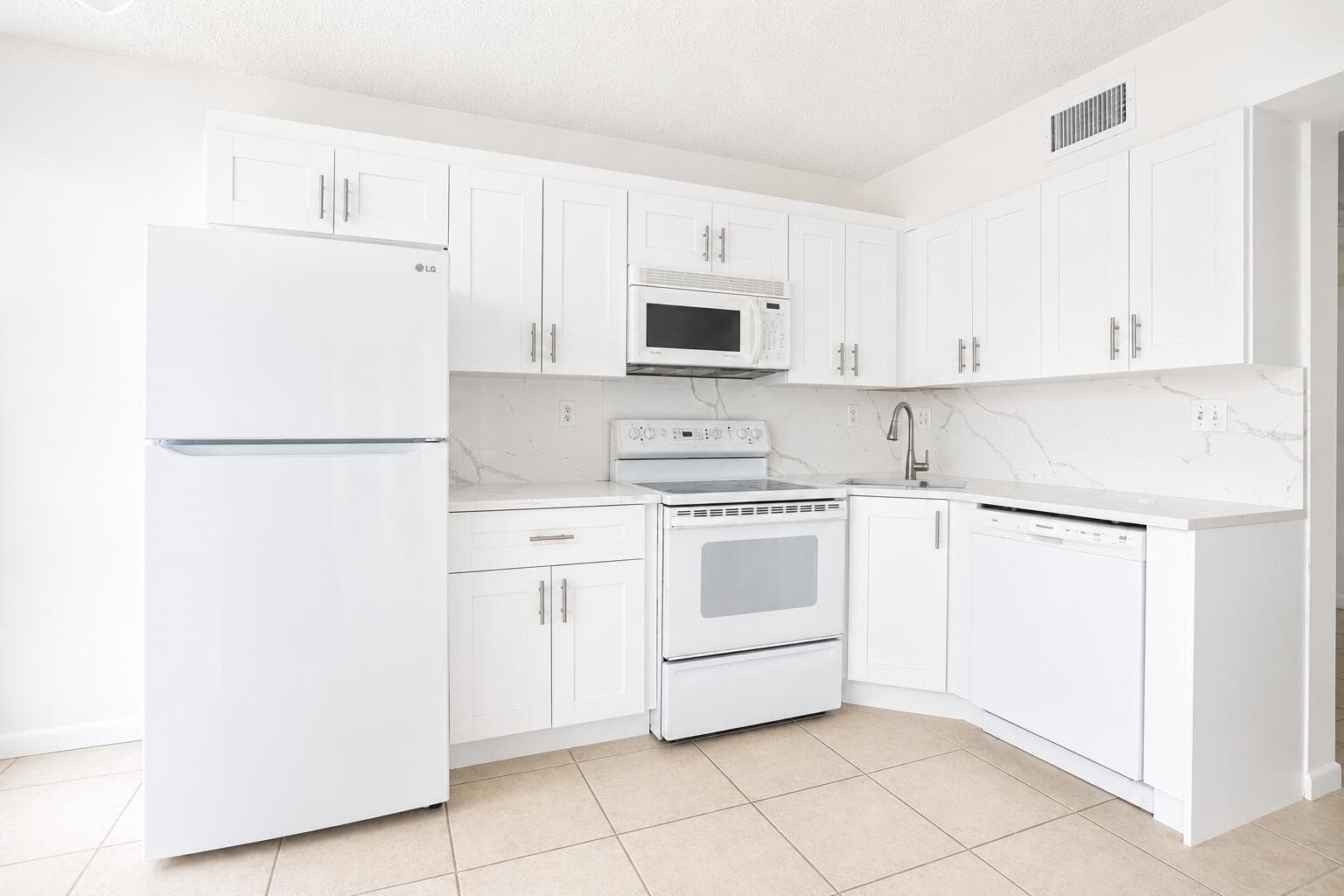 5910 MORNINGSTAR Circle # 202, Delray Beach FL 33484 photo 3