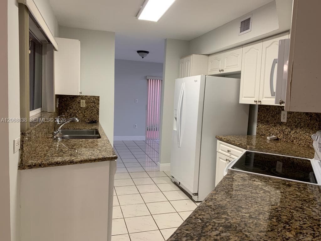 12447 NW 7th St, Miami, FL 33182 photo 4