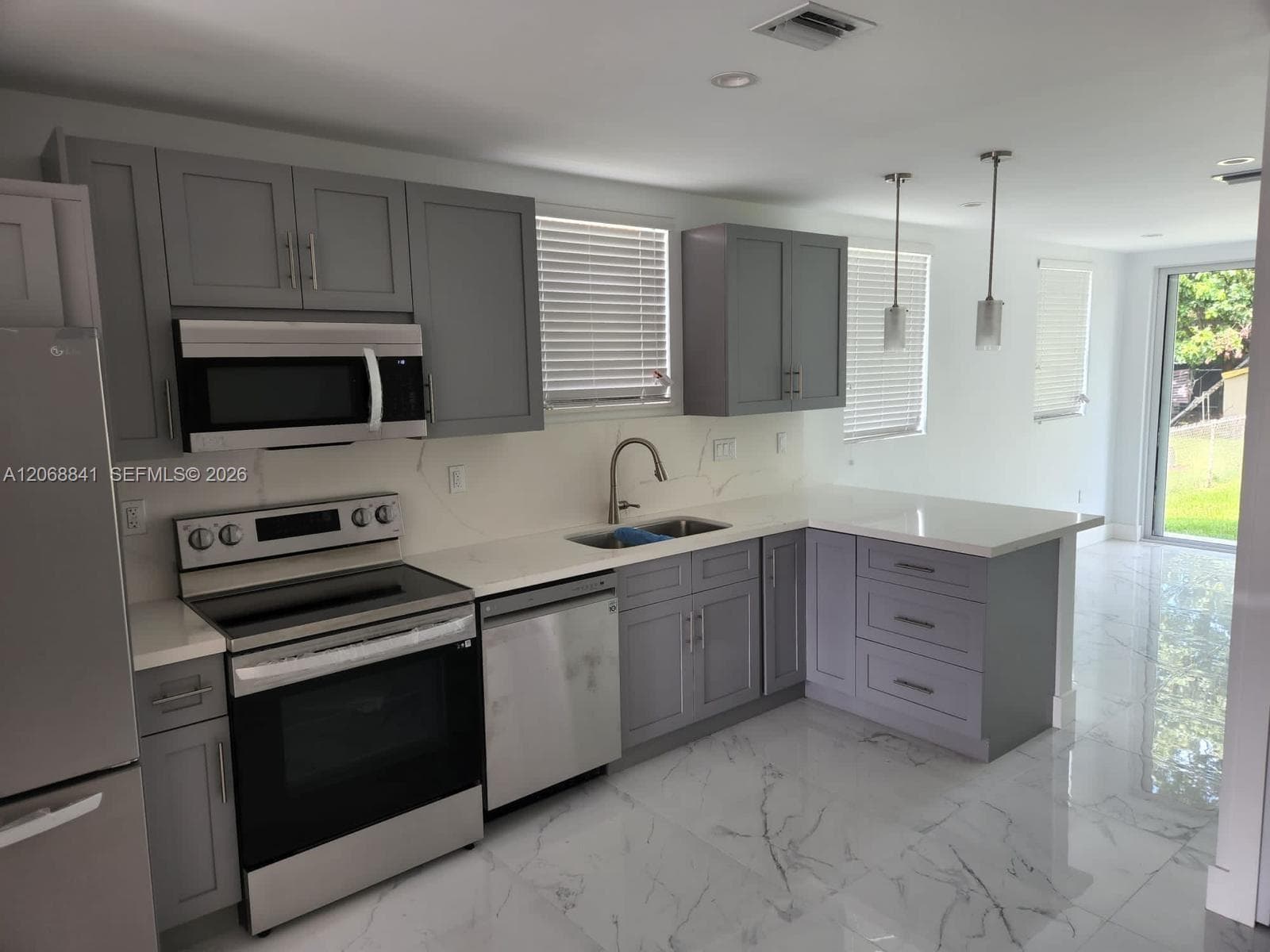 7245 SW 21st St, Miami FL 33155 photo 2