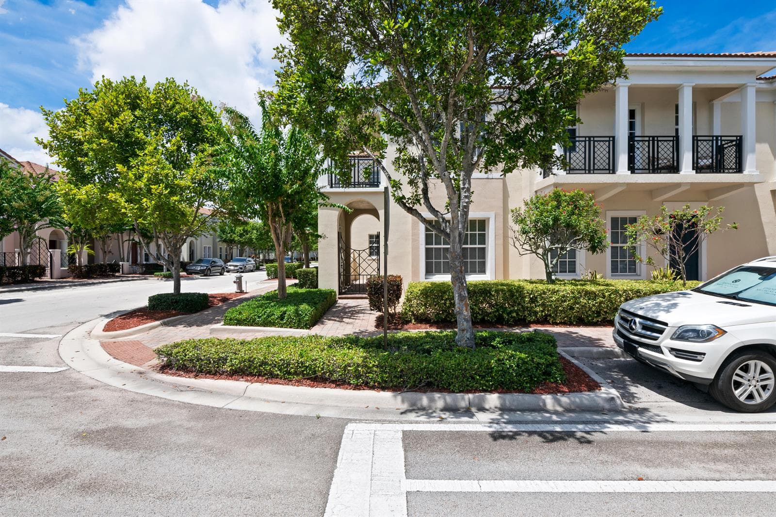 870 NW 83RD Lane, Boca Raton FL 33487 photo 2