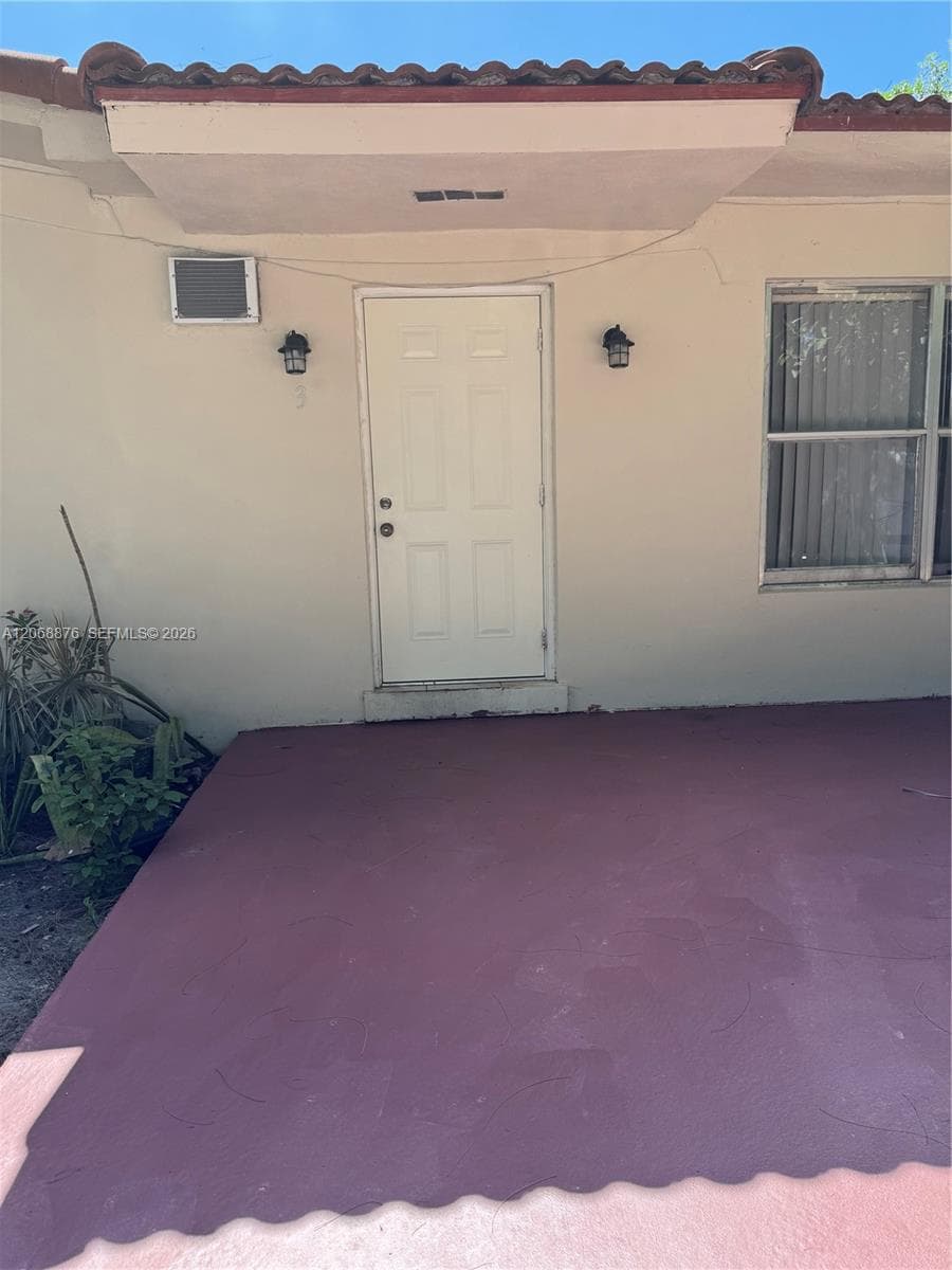 695 NE 151st St # 3, Miami, FL 33162