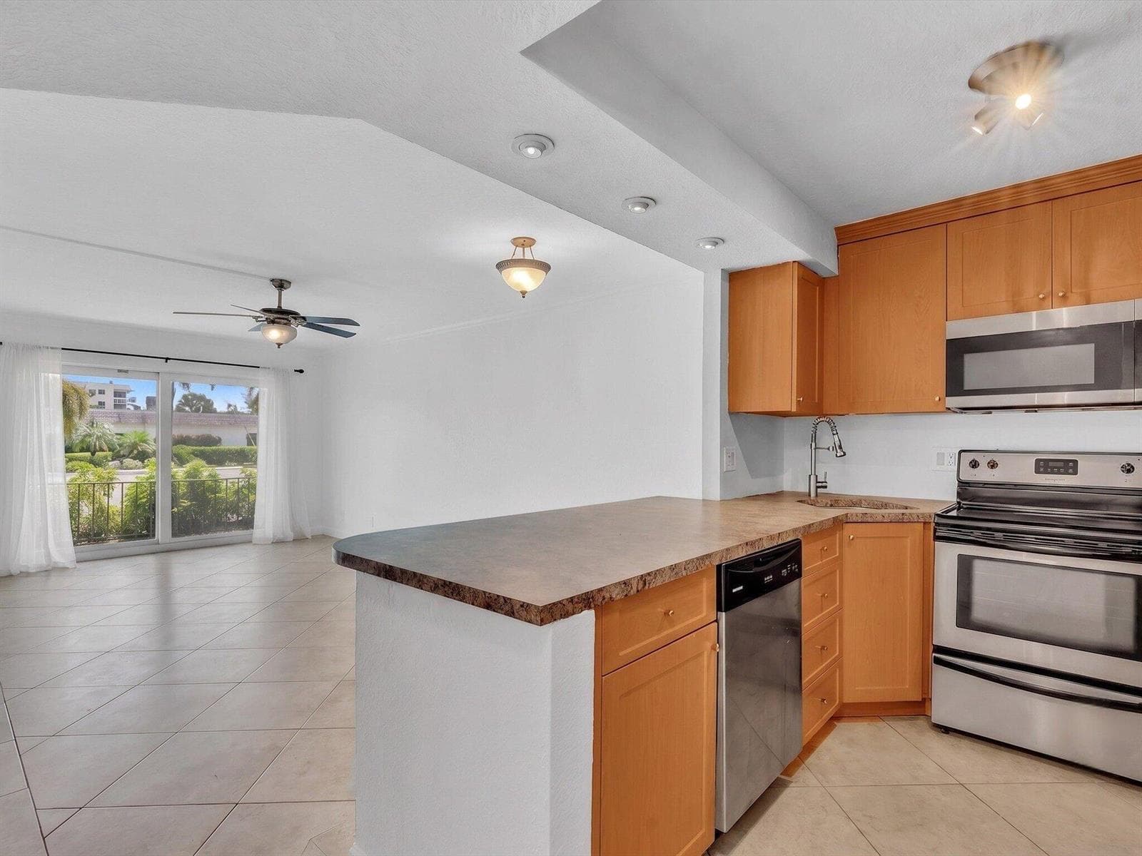 3002 NE 5th Terrace # B, Wilton Manors FL 33334 photo 3