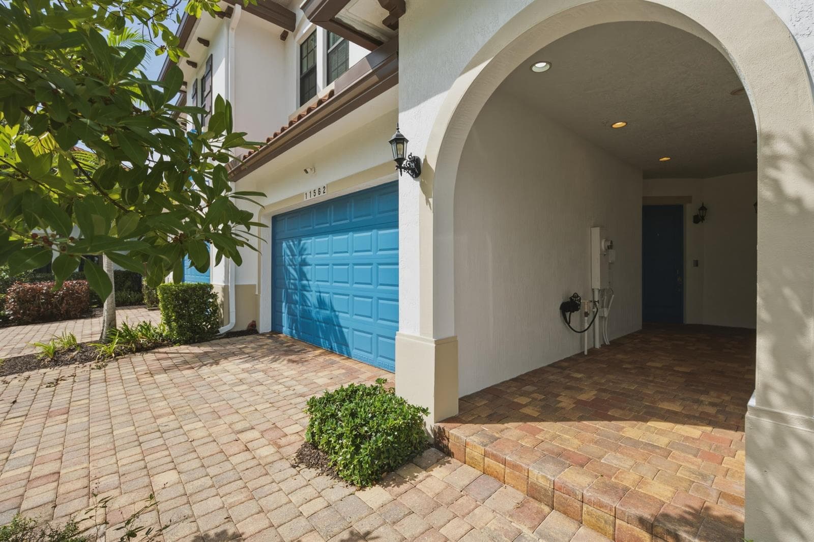 11562 SW 13th Lane, Pembroke Pines FL 33025 photo 2