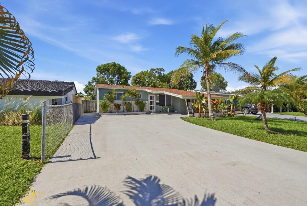 309 SW 7TH Court, Hallandale Beach FL 33009