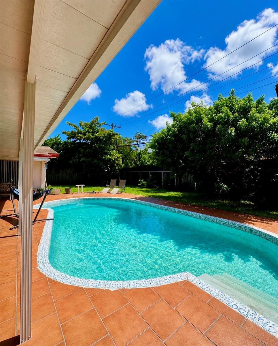 20120 Highland Lakes Boulevard, Miami FL 33179 photo 4