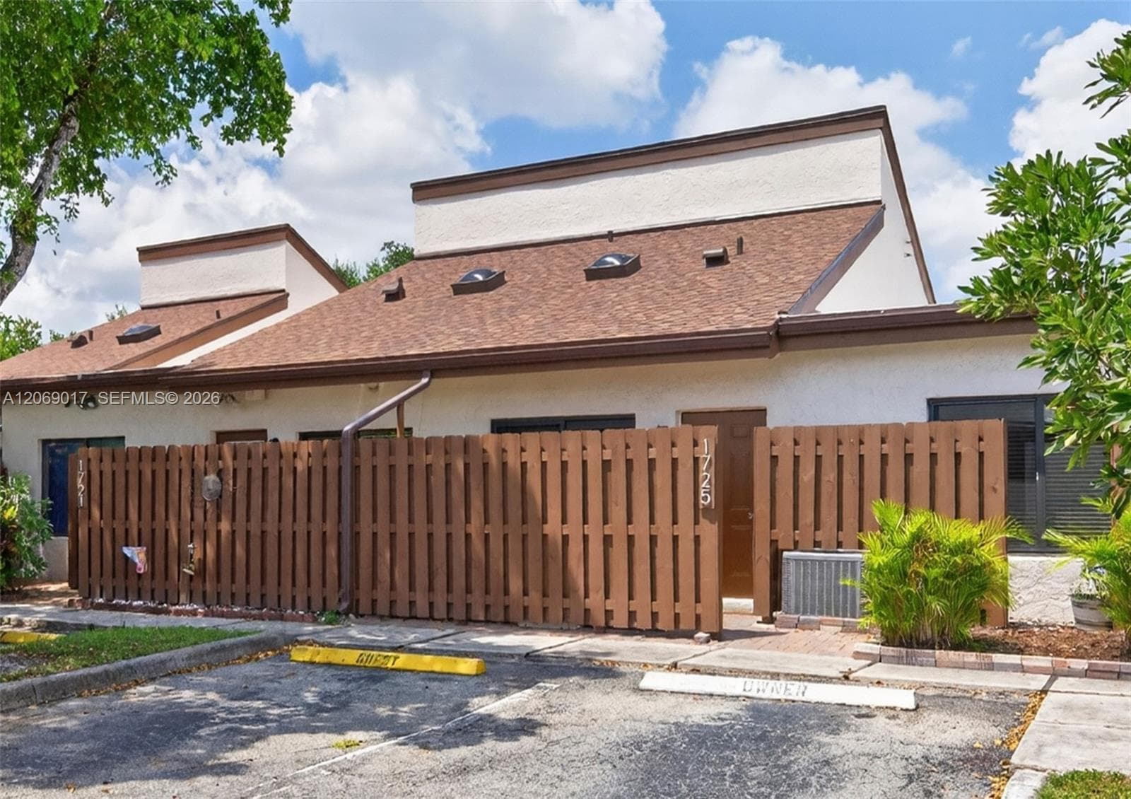1725 NW 71st Ave, Plantation FL 33313