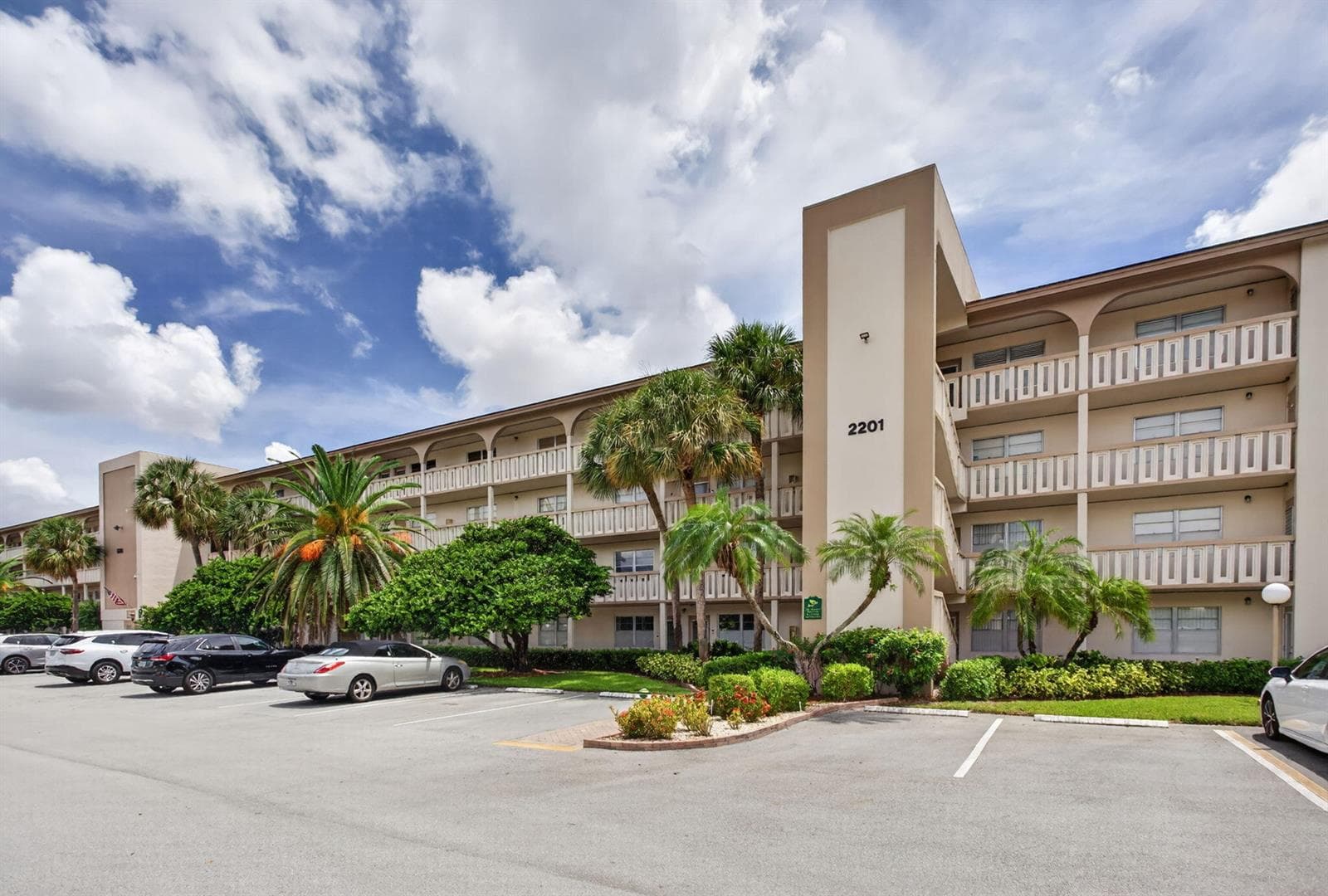 2201 Lucaya Bend # M2, Coconut Creek FL 33066 photo 2