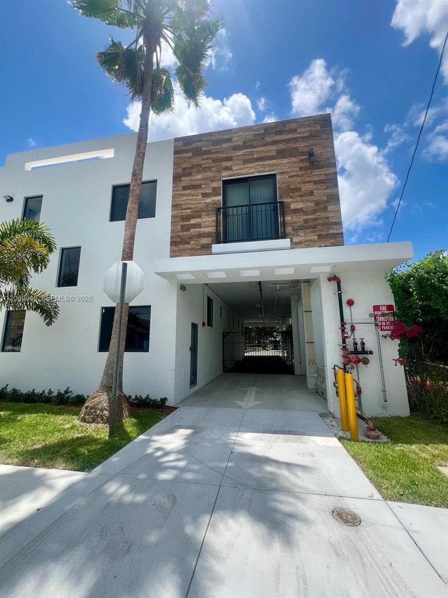 1860 NW 19th St # 102, Miami, FL 33125