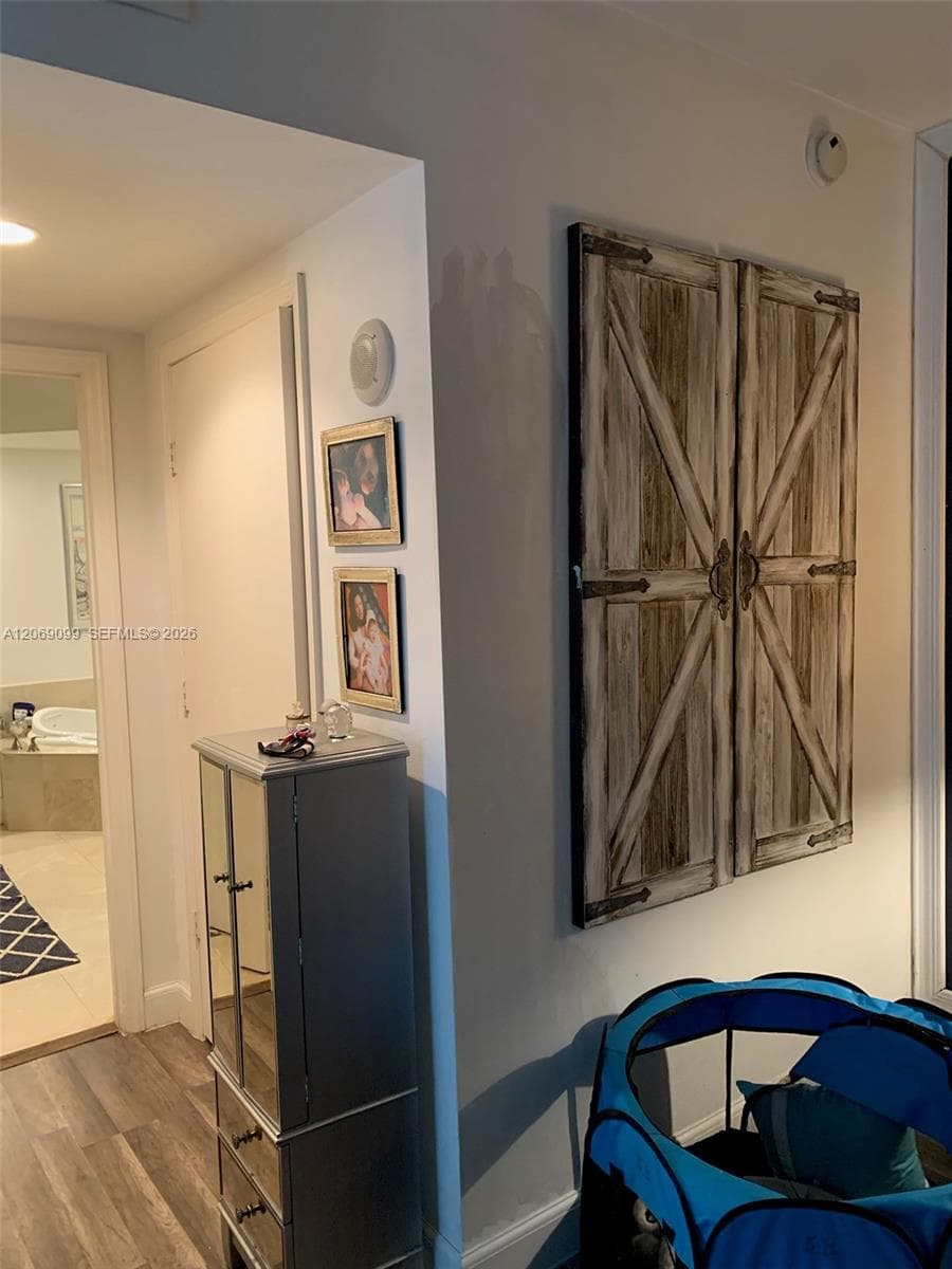 15051 Royal Oaks Ln # 1005, North Miami FL 33181 photo 2