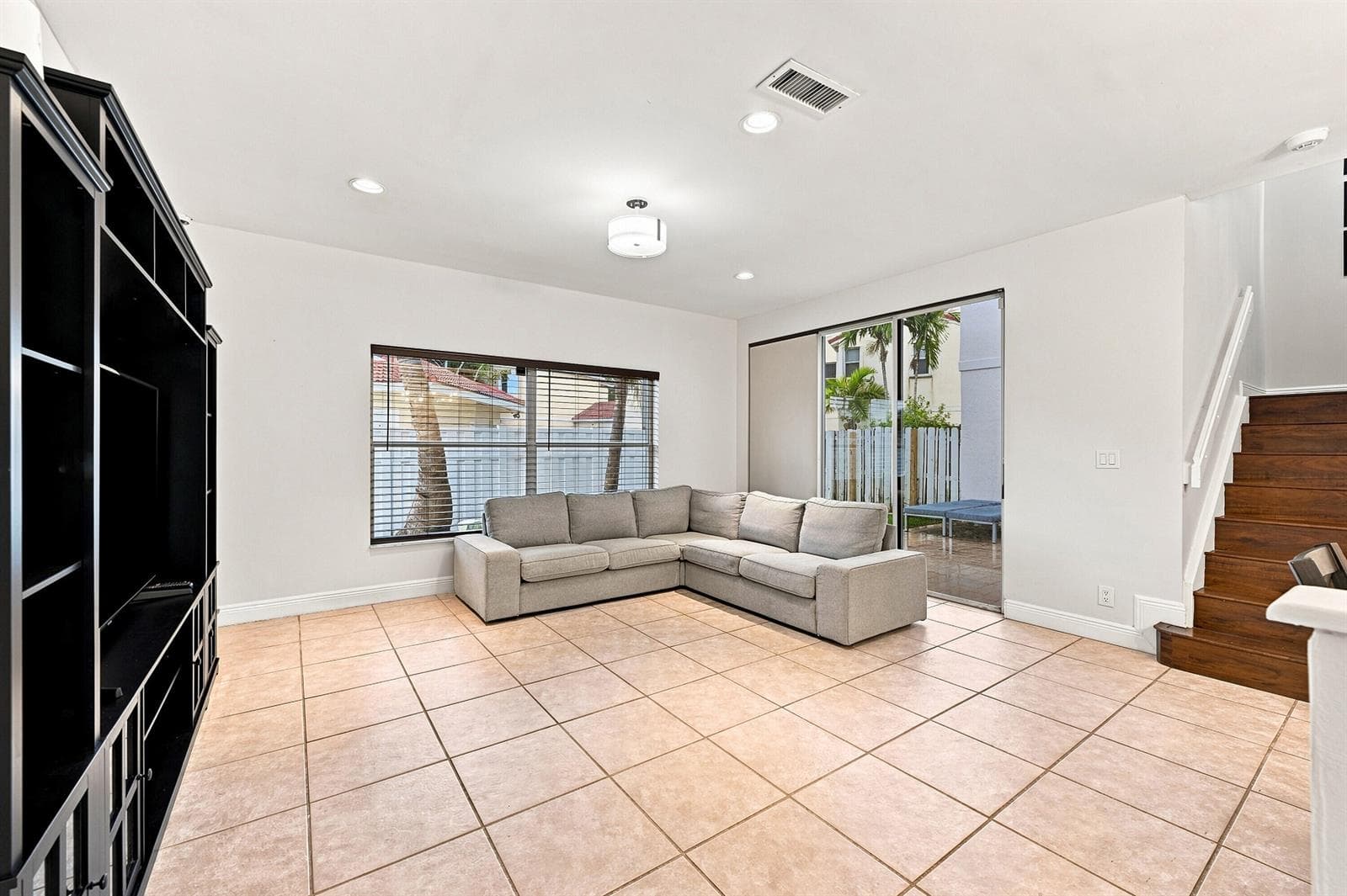 1115 SW 180TH Terrace, Pembroke Pines FL 33029 photo 2