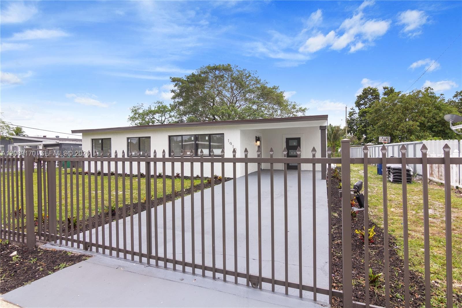1910 NW 134th St, Miami FL 33167