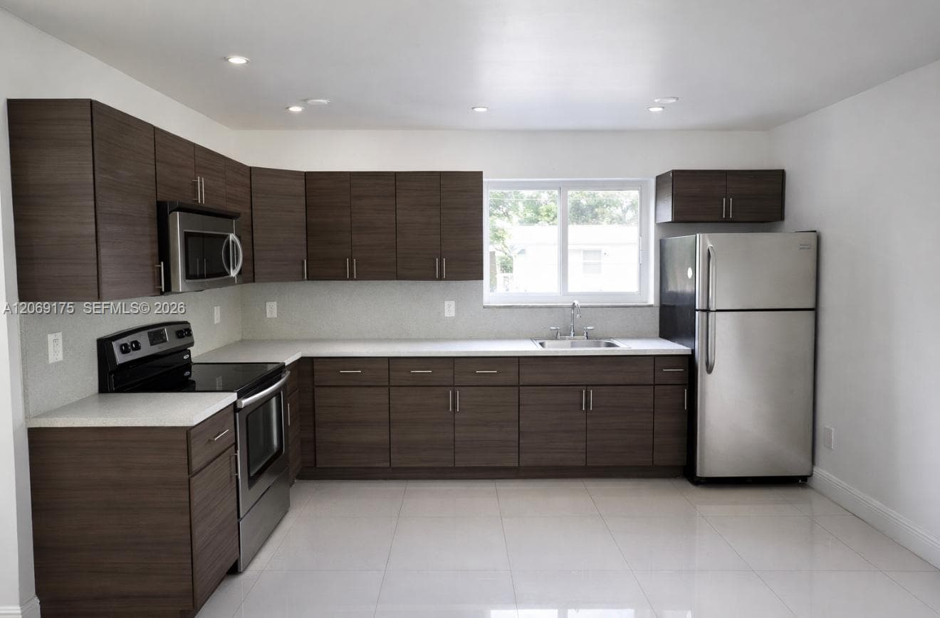 552 NE 61st St # 6, Miami, FL 33137 photo 2