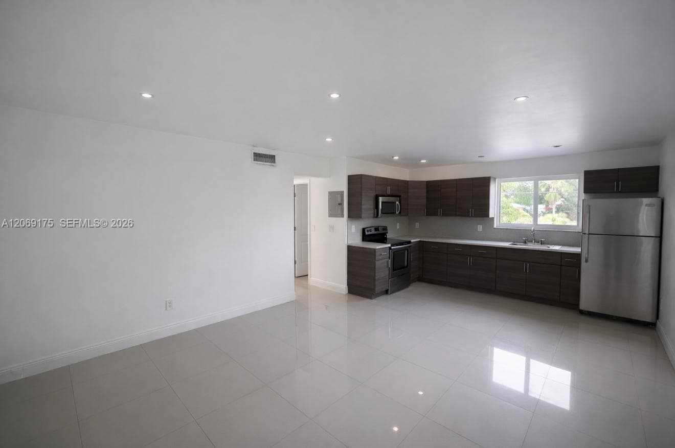 552 NE 61st St # 6, Miami, FL 33137 photo 4