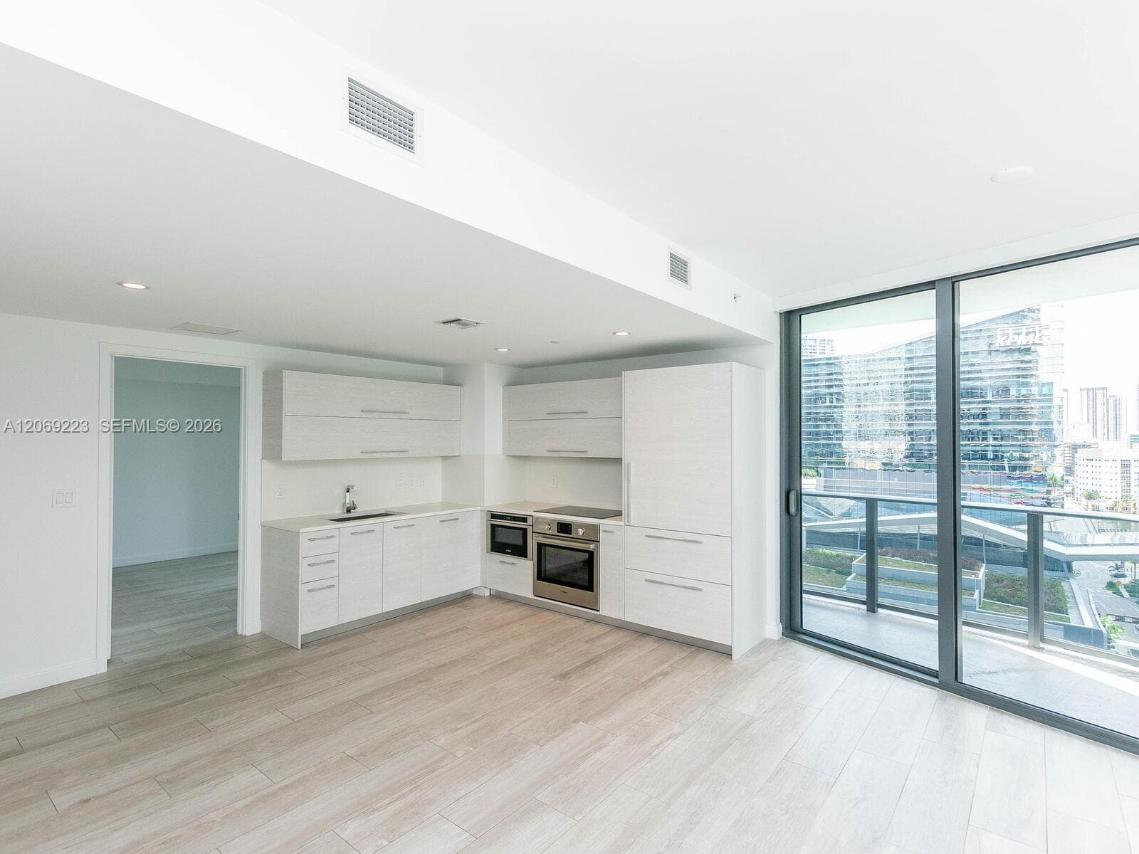 45 SW 9th St # 1201, Miami FL 33130 photo 2