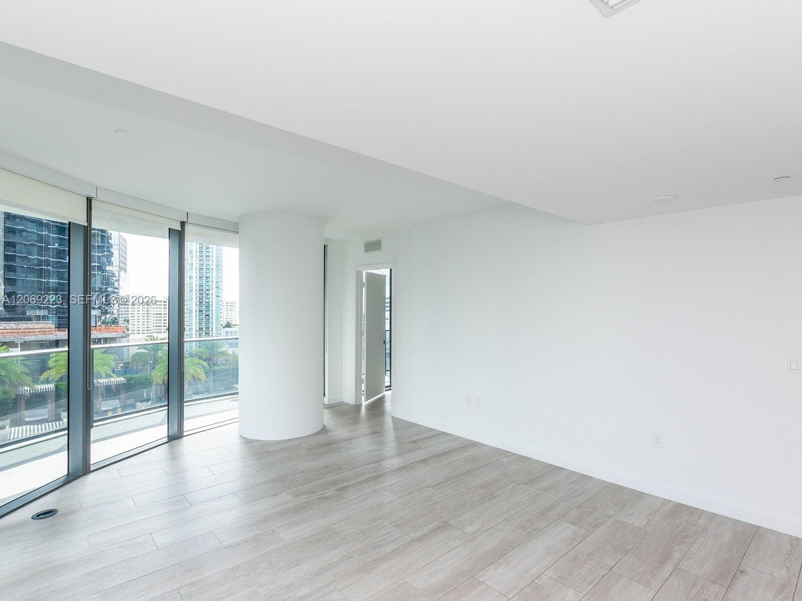45 SW 9th St # 1201, Miami FL 33130 photo 4