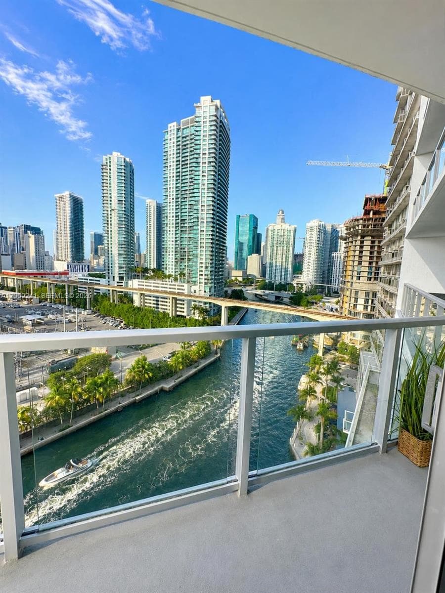 185 SW 7th St # 1505, Miami FL 33130 photo 3