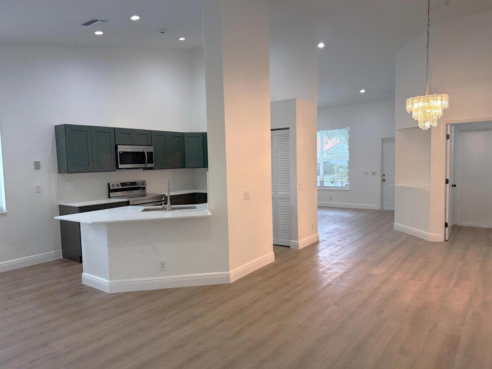 853 SAND CREEK Circle, Weston FL 33327 photo 3